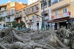 Ischia, si scava a mani nude alla ricerca dei dispersi