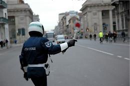 Smog, Milano si ferma: stop alle auto. Targhe alterne a Roma