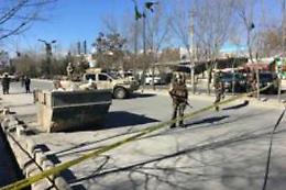 Kamikaze a Kabul: 40 morti
