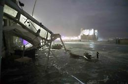 Maltempo, mareggiata a Napoli: chiusa via Partenope