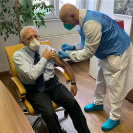 V-day in Campania: De Luca, vaccini e veleni