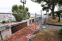 Baby gang in azione, accoltellato un ambulante