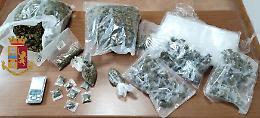 Droga in casa, in manette
