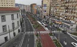 Via Marina, poliziotto libero dal servizio blocca rapinatore