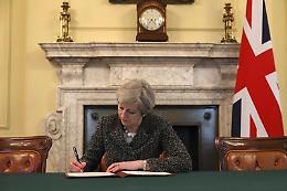 Brexit, May firma la lettera e avvia l'iter