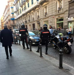Inseguimento a Chiaia, donna bloccata in via dei Mille