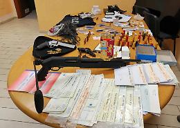 Blitz a Casoria, arsenale sequestrato: tre arresti