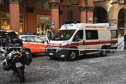 Bimbo morto dopo caduta da carro, mamma tra indagati