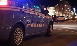 In strada con la pistola, a casa nascondeva droga