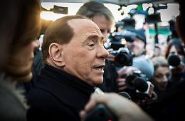 Incidente domestico per Berlusconi: punti al labbro per l'ex premier