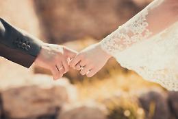 Fase a Napoli, sì a matrimoni all'aperto e luoghi simbolo