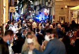 Fase 2 a Napoli, de Magistris sfida De Luca: movida fino alle 3,30