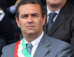 Scippata a Napoli, lettera a de Magistris<br>Il sindaco risponde: scusi, ma torni presto