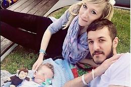 «Ultime ore con il nostro piccolo Charlie», l'ospedale stacca la spina