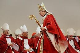 Il cardinale Pell incriminato per pedofilia