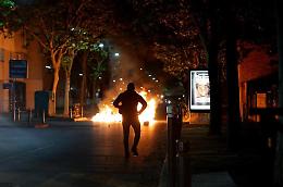 Francia, proteste per 17enne ucciso da poliziotto: 150 arresti