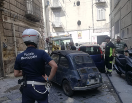 Napoli, rimossi 13 veicoli abbandonati a Materdei