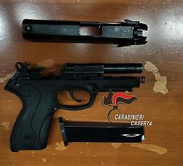 Armato di pistola insegue e sperona l'ex moglie