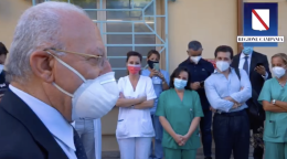 De Luca in visita all'ospedale di Casoria «per ringraziare personale»