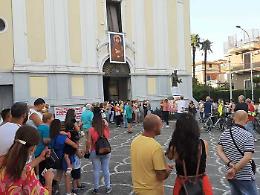 Via per ora i Frati Minori, la chiesa resta d’appoggio
