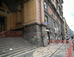 Crollo di calcinacci, avviata messa in sicurezza della Galleria Principe di Napoli
