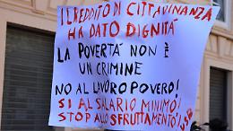 Reddito di cittadinanza, a Napoli proteste per la sospensione