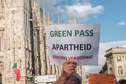 No Green pass, 8 denunciati a Milano: aggredita cronista a Roma