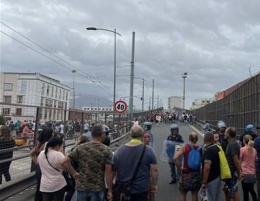 Ex percettori Rdc in piazza, tensione e città in tilt