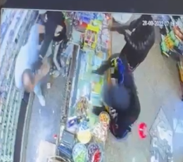 Tabaccaio massacrato durante la rapina: è caccia ai banditi