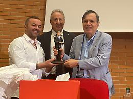 Il Nobel per la Fisica Parisi tra le statuine del presepe