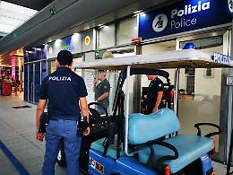 Stazione centrale, si ferma per una sfogliatella e gli rubano i bagagli
