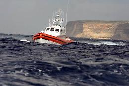Lampedusa, individuato relitto: attorno cadaveri