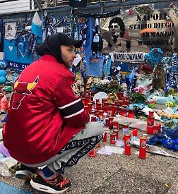 Clementino allo stadio per ricordare il grande Diego