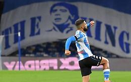 Napoli spumeggiante nel nome di Diego: poker alla Roma 