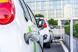 Auto, in Campania solo lo 0,4% è elettrico o ibrido