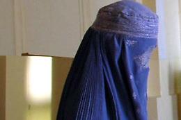 Orrore in Afghanistan, passeggia senza <br>il marito: giovane decapitata