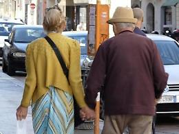 L'Italia invecchia, in calo nascite e speranza di vita