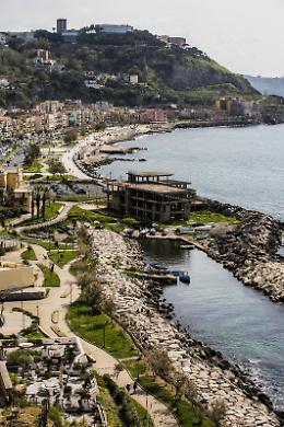 L'ecomostro "Vicienzo a Mare" sarà abbattuto, il sindaco: giornata storica