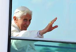 Chiesa in ansia per Benedetto XVI: è grave ma stabile