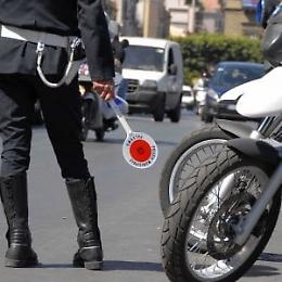 Calci e pugni a turista per rubargli il telefono: catturato