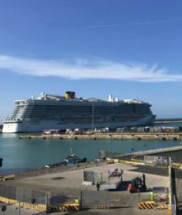 Coronavirus, la Costa Smeralda bloccata nel porto
