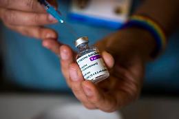 Vaccino AstraZeneca, ok Aifa per uso 18-55 anni