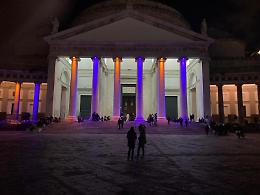 Il Colonnato del Plebiscito illuminato per il World Ntd Day