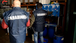 Ponticelli, fabbrica di detersivi abusiva con 4 lavoratori in nero