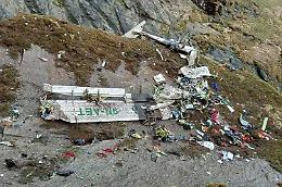 Ritrovato aereo scomparso in Nepal, recuperati 14 corpi