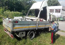 Trasporto illecito di rifiuti, sequestrato autocarro: autista nei guai