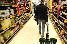 Variante Delta: bastano dieci secondi per contagiarsi. La prova in un video al supermercato