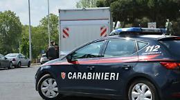 Si finge funzionario di ambasciata per derubare anziano: arrestato