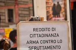 Reddito di cittadinanza, opposizione attacca il governo: «Guerra ai poveri»
