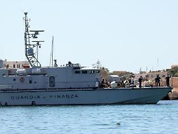 Migranti, continua a svuotarsi hotspot di Lampedusa